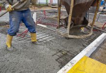 Es gibt verschiedenste Typen für das Fundament beim Haus. Bei der richtigen Auswahl sollten sie unbedingt einen Fachmann zu Rate ziehen.