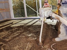 Auch Schüttungen können beim Fußbodenaufbau dabei helfen, den Boden auf eine notwendige Höhe zu bringen.