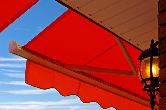 Wie gemacht für Balkone und Terrassen: Markisen bieten umfassenden Sonnenschutz.