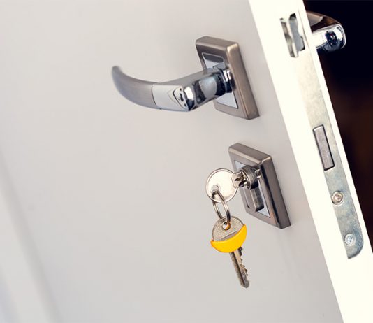 Außen- sowie Eingangstüren müssen eine ganze Reihe an Anforderungen erfüllen.