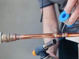 Die Installation der Wasserleitungen umfasst alle Ver- sowie Entsorgungsleitungen im Gebäude.