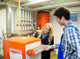 Auch Ölheizungen lassen sich mit alternativen Energiequellen kombinieren.