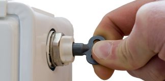 Heizkörper richtig entlüften: Schluss mit Glucker-Geräuschen Luft im Heizungssystem verursacht nicht nur unangenehme Geräusche, sondern auch höhere Heizkosten. Daher sollten Sie regelmäßig die Heizkörper entlüften.