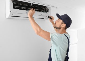 Bei der Montage einer Split-Klimaanlage sollten Sie auf das Wissen und die Erfahrung eines Fachmannes setzen.