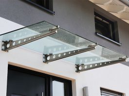 Das Vordach beim Haus: Witterungsschutz und Blickfang zugleich Vordächer müssen nicht nur einen praktischen Zweck erfüllen. Richtig ausgeführt wirken sie auch als gestalterisches Element.