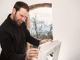 Fenster aus Kunststoff im Überblick: Praktisch, günstig, gut? Fenster aus Kunststoff sind günstig in der Anschaffung und gelten als pflegeleicht und langlebig.