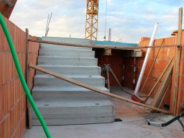 Die Betontreppe wird heutzutage meist als Fertigtreppe angeliefert. Das spart Zeit und Geld.