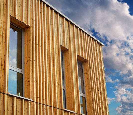 Schallschutz im Haus: Das müssen Sie beim Holzhaus beachten Besonders in Holzhäusern sollten Sie auf einen entsprechenden Schallschutz achten.