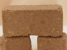 Lehmsteine kaufen: Wissenswertes zum Naturbaustoff aus Sand und Ton Lehmsteine sind keineswegs ein überholter Baustoff. Ihre positiven Eigenschaften, besonders das angenehme Wohnklima, machen sie auch heute wieder interessant.