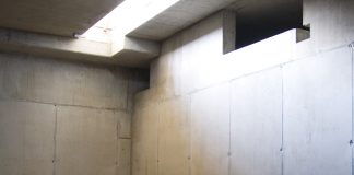 Ein Beton Lichtschacht wird in der Regel einbaufertig angeliefert.