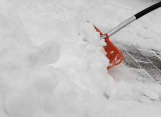 Freiflächenheizung: Schluss mit Eis und Schnee in der Einfahrt Schnee, Schneeschaufel