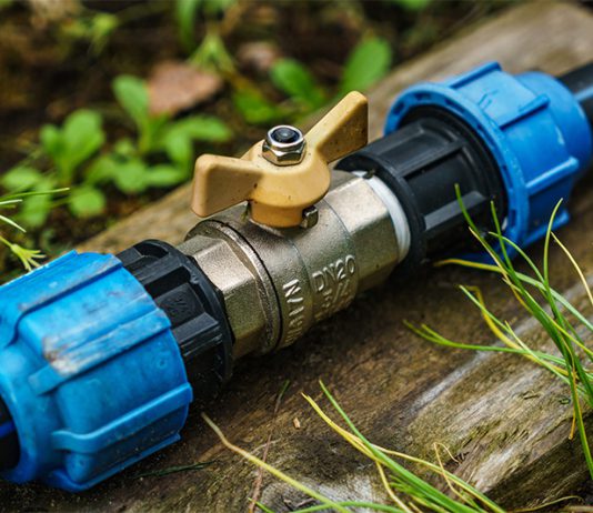Wasserleitung im Garten verlegen: So wird es gemacht Eine Wasserleitung im Garten zu verlegen ist eine anspruchsvolle Aufgabe.
