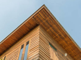 Fassade mit Rhombusleisten