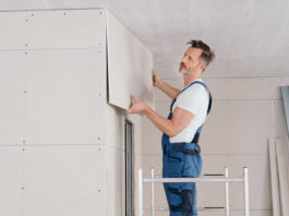 Trockenbauwand aus Rigipsplatten