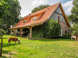 Traumhaft schön: Das Dach des Bauernhofs wurde mit Hohlfalzziegeln von Nelskamp eingedeckt.