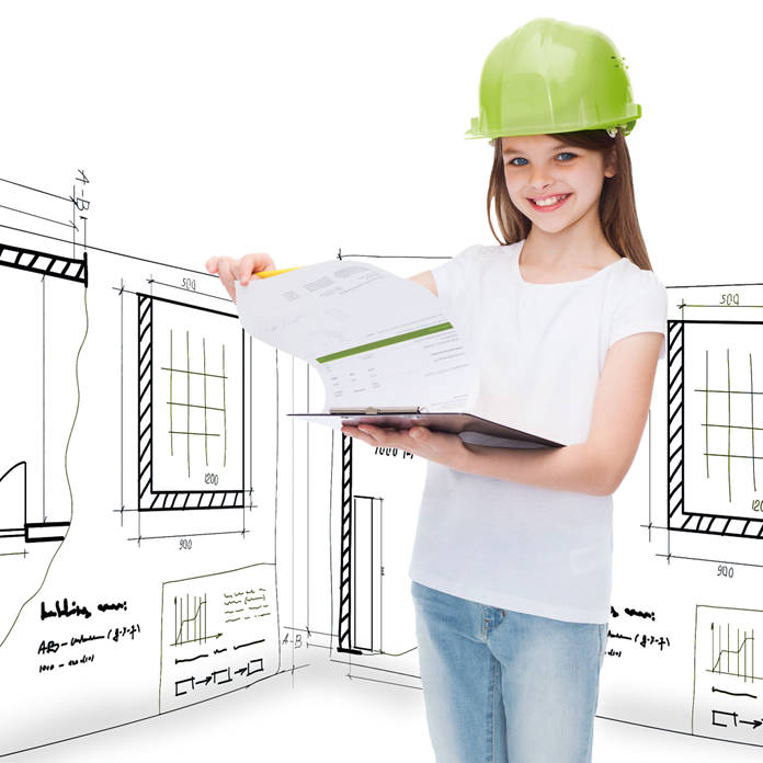 Baubeschreibung, junges Mädchen mit Schutzhelm bei der Hausplanung