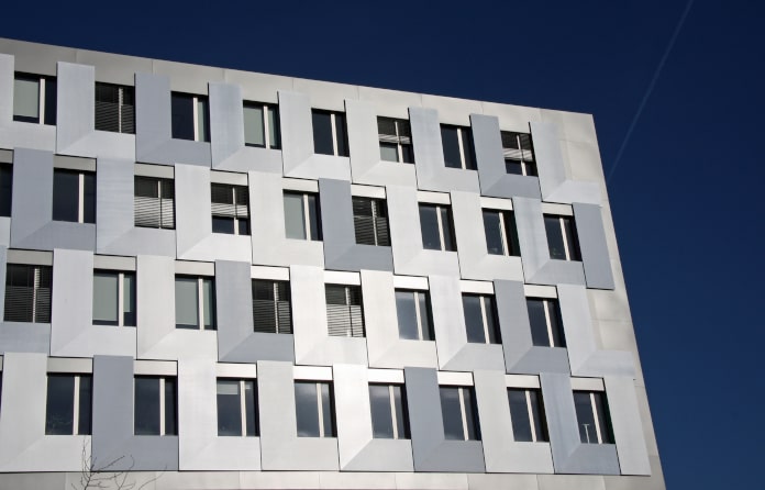 Gebäude mit Aluminium-Fassade